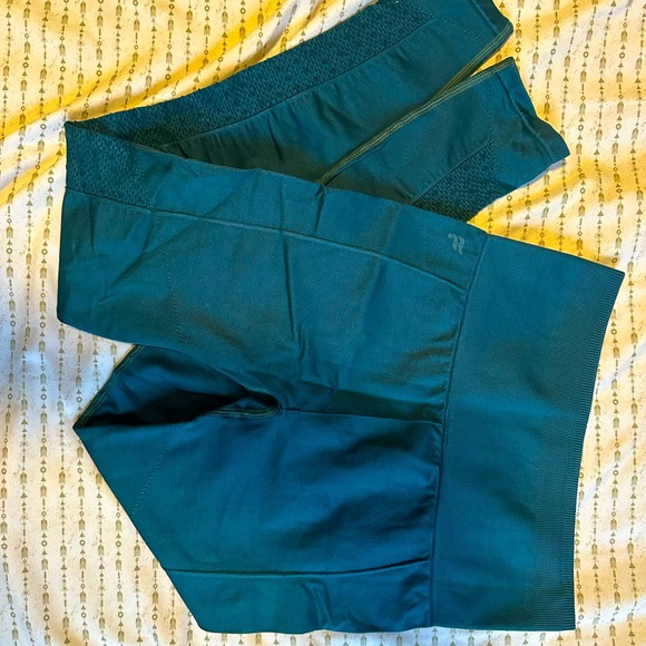 Fabletics Athletic / Workout Set - Picture 5 of 5